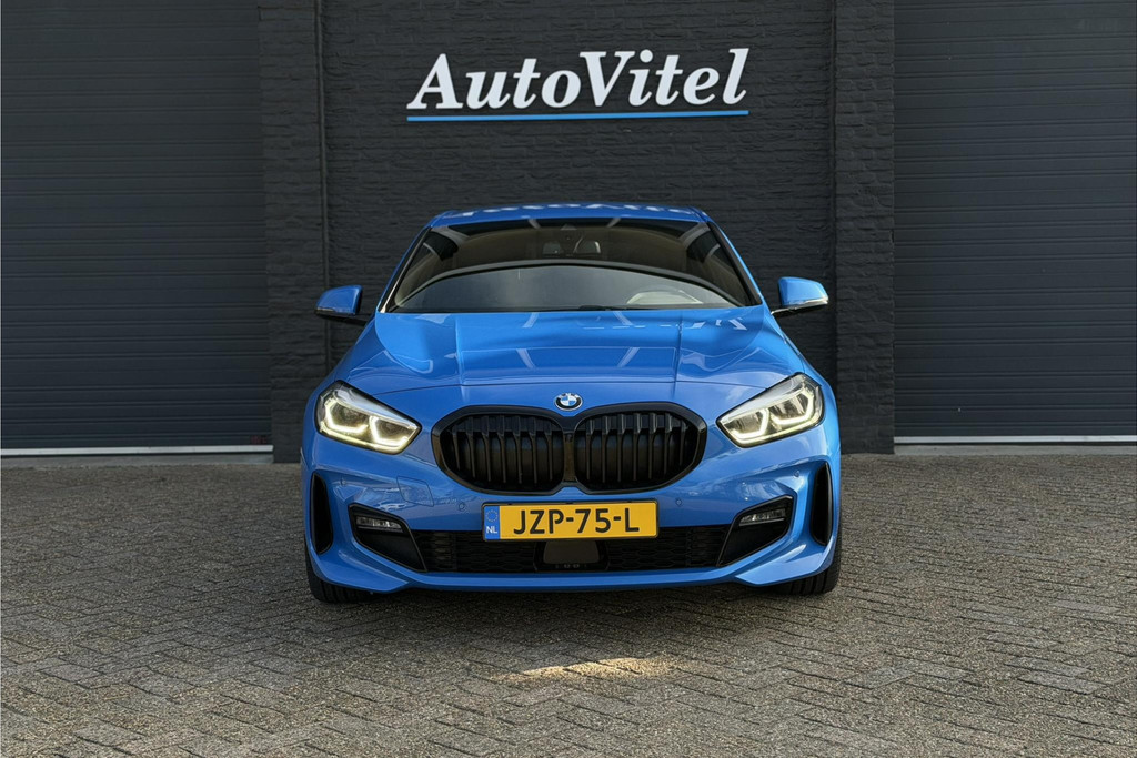 52116700-11.jpg
