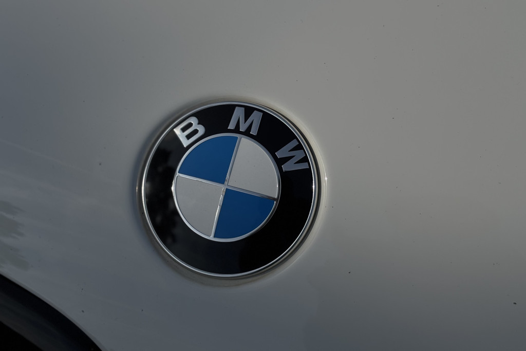 52633454-6.jpg