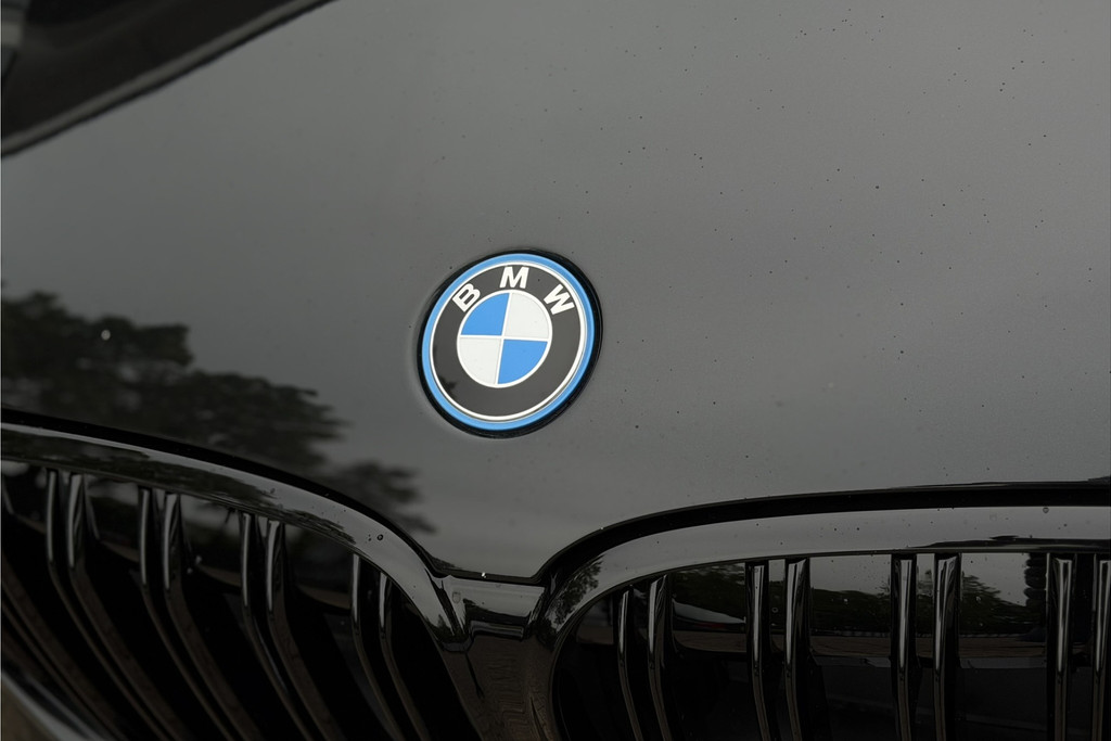 52633533-6.jpg