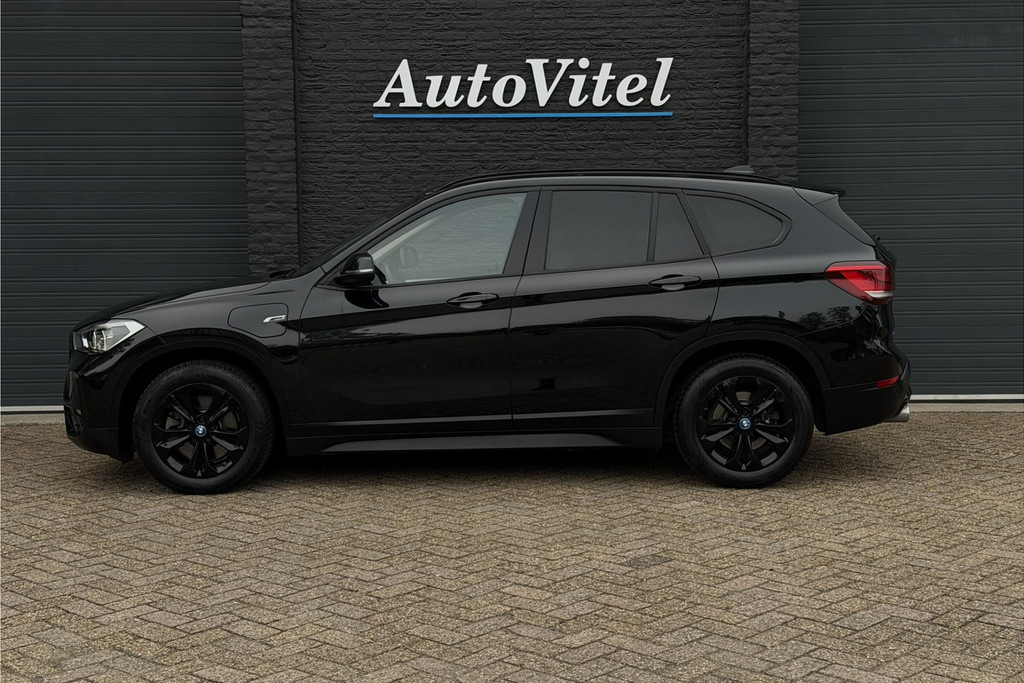 52633533-7.jpg