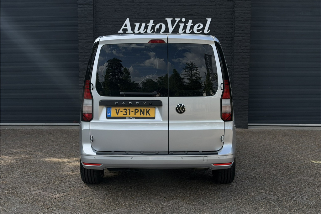 53362589-16.jpg