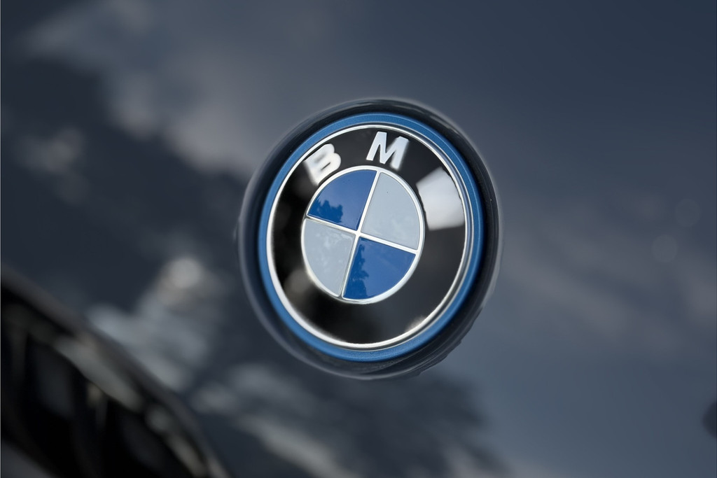 53705984-4.jpg