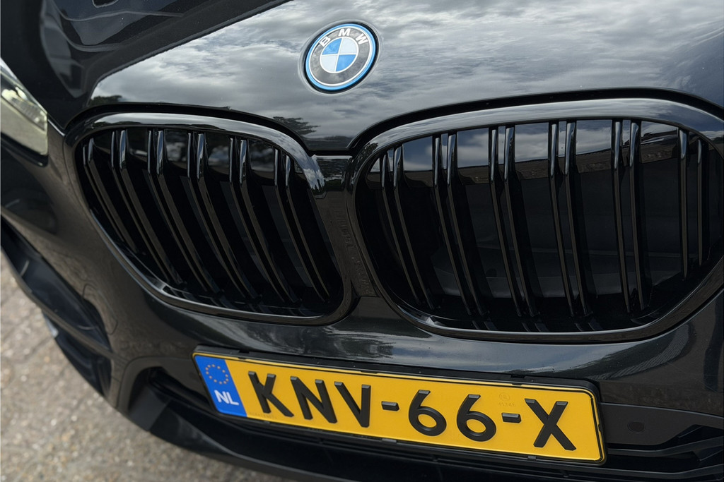 54166873-4.jpg