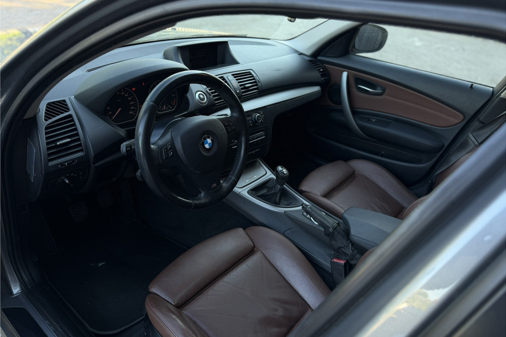 55915064-7.jpg