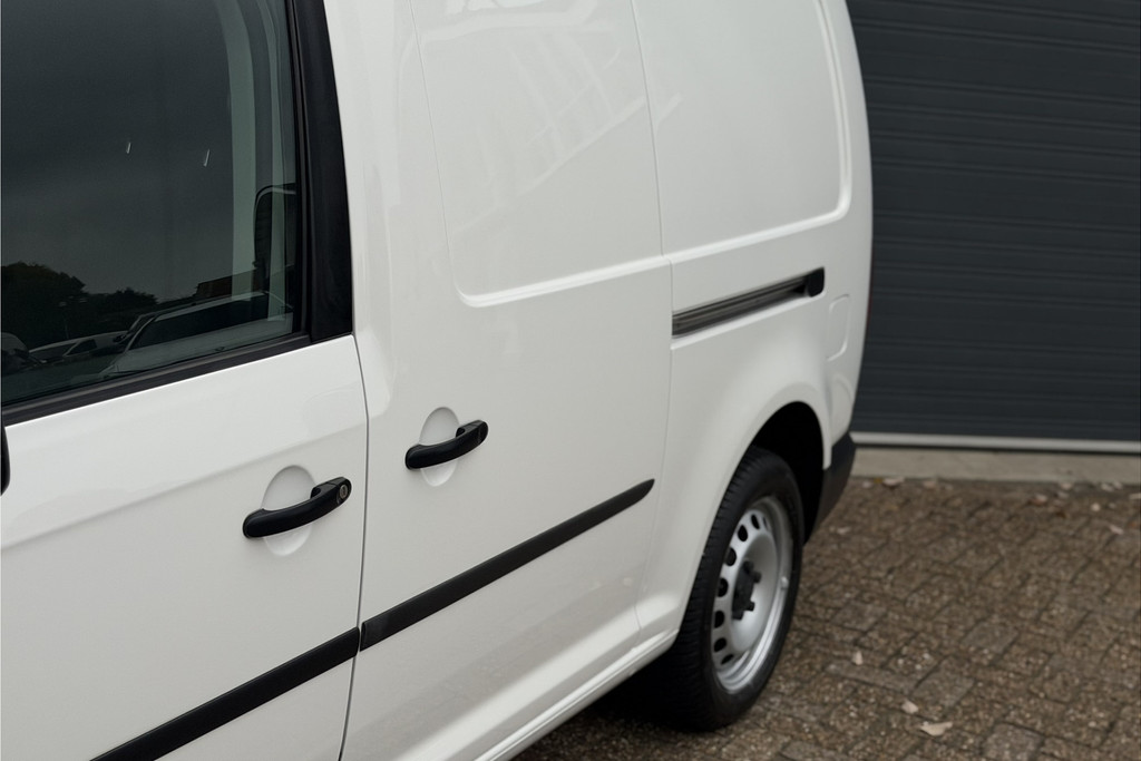 57114090-4.jpg